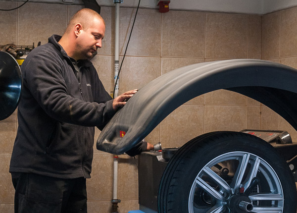 gumiszerviz-futozas.eu, Személy- és tehergépjármű gumiabroncs értékesítés, gumiabroncs, abroncs, gumi, futózás, szerelés, defekt, gumi javítás