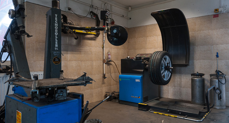 gumiszerviz-futozas.eu, Személy- és tehergépjármű gumiabroncs értékesítés, gumiabroncs, abroncs, gumi, futózás, szerelés, defekt, gumi javítás