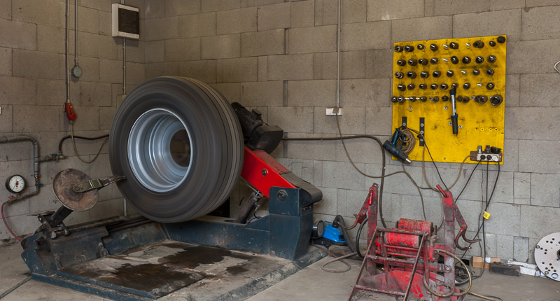 gumiszerviz-futozas.eu, Személy- és tehergépjármű gumiabroncs értékesítés, gumiabroncs, abroncs, gumi, futózás, szerelés, defekt, gumi javítás