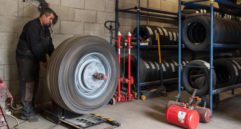 gumiszerviz-futozas.eu, Személy- és tehergépjármű gumiabroncs értékesítés, gumiabroncs, abroncs, gumi, futózás, szerelés, defekt, gumi javítás